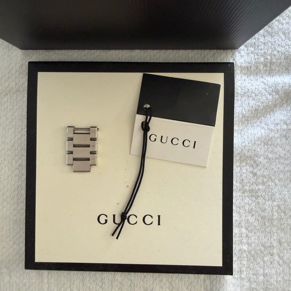 Gucci watch for sale with diamonds!!! main image 4